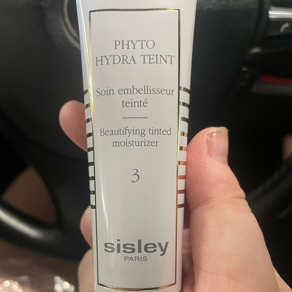 Brand new Sisley tinted moisturizer for medium tone skin. (Colour 3/5). Paid 200